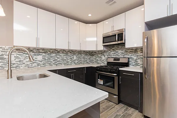 Rented by Clove Realty LLC | media 20