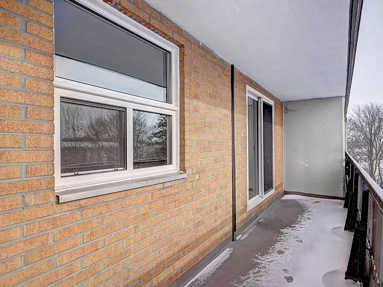 564 Durham Cres — Photo 18