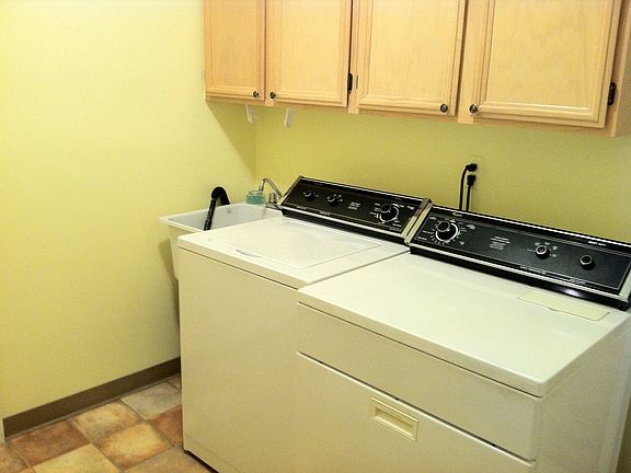 2nd image of 49218 Glenville Ct