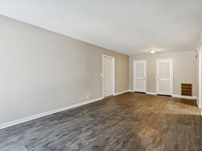 Northfield Manor Apartments — Photo 12