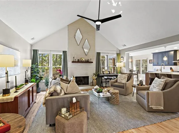 1820 N Creek Cir, Alpharetta, GA 30009