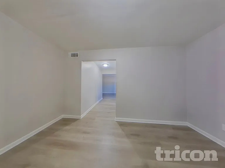 225 Victoria Blvd — Photo 12