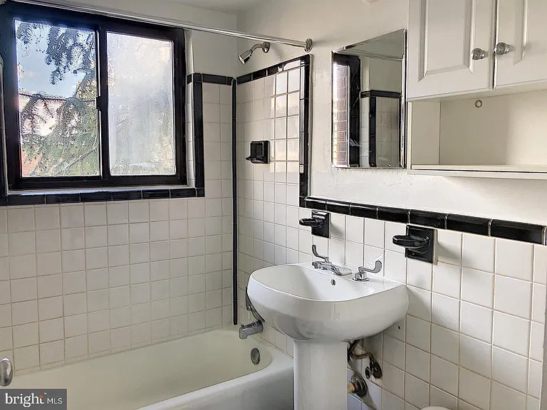 1573 N Colonial Ter #201Y — Photo 17
