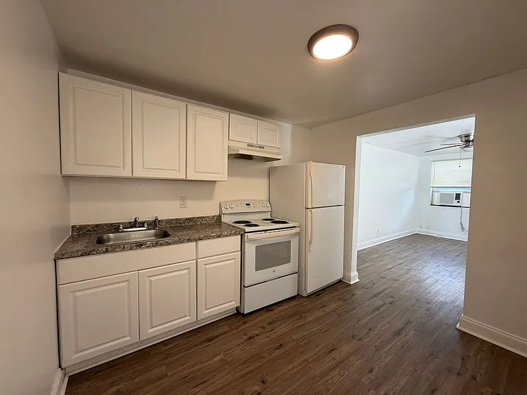 232 Chelsea St #B2 — Photo 4