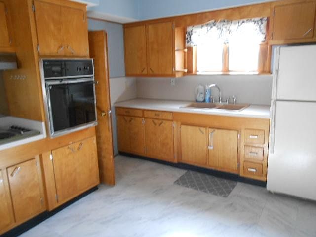 2nd image of 525 Florin St