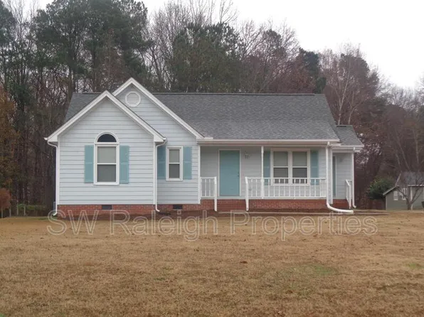 1400 Squire Ridge Dr, Fuquay Varina, NC 27526