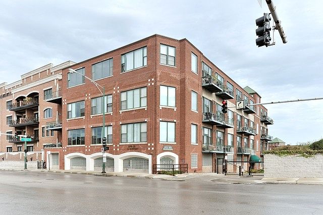 1st image of 2222 W Diversey Ave APT 309
