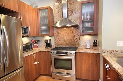 5th image of 152 Old Colony Ave Unit 18