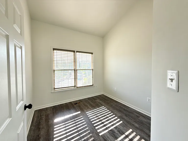 14604 Woodgate Manor Cir — Photo 32