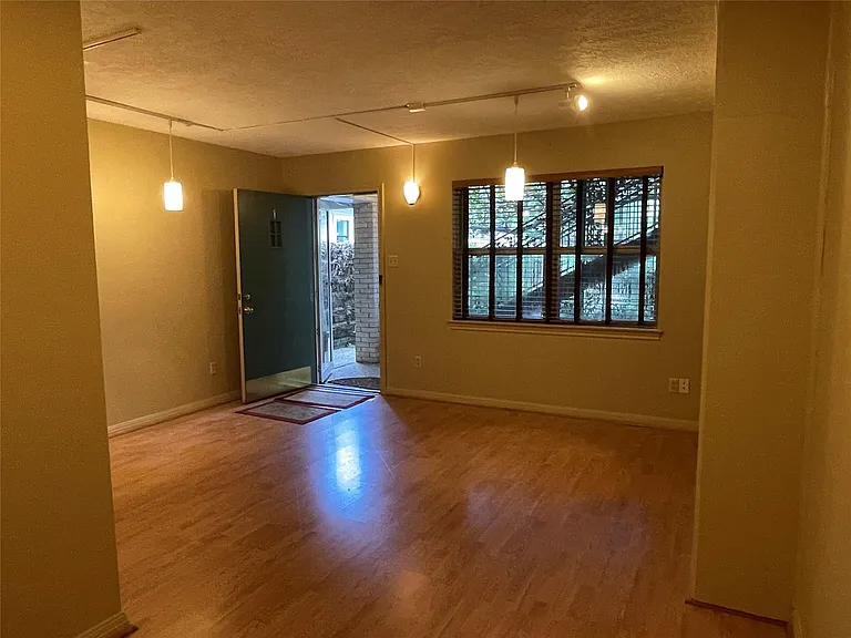 1324 Cortlandt St #1 — Photo 9