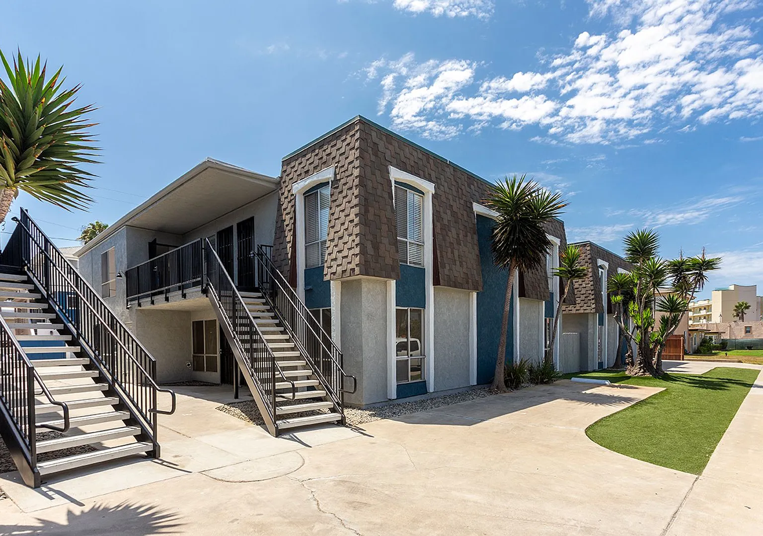 Pier View Apartments — Photo 3