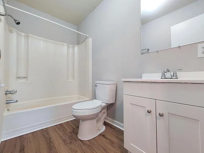 2 bed, 1.0 bath, $798 — Photo 3