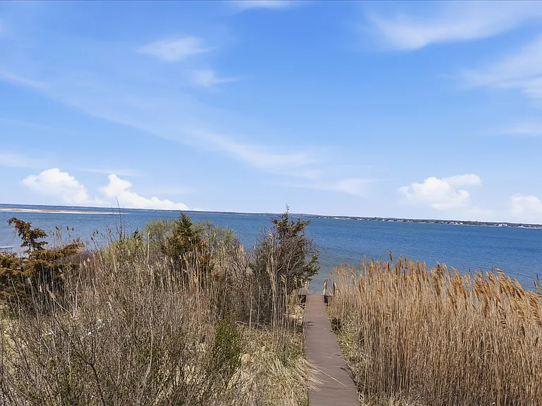 672 Dune Rd — Photo 36