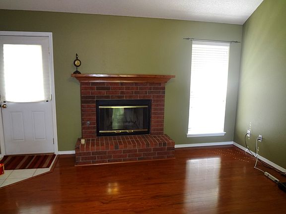 4th image of 212 S Keats Dr