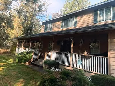 4 bed, 2.5 bath, 2500 sqft, $2,500 — Photo 2
