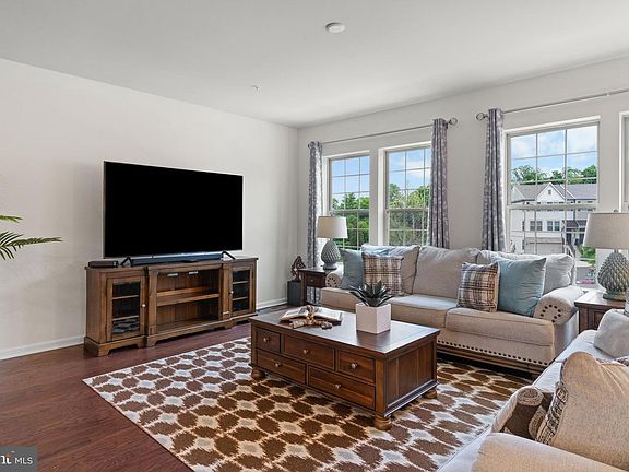 5th image of 404 Tall Oaks Dr