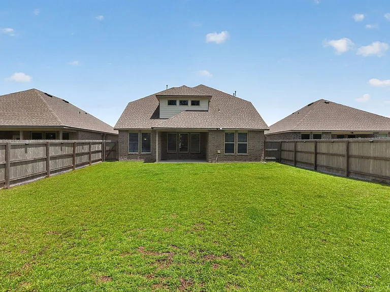 1708 Sawgrass Dr — Photo 4