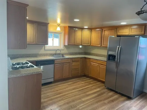 25 Monroe St, Branford, CT 06405