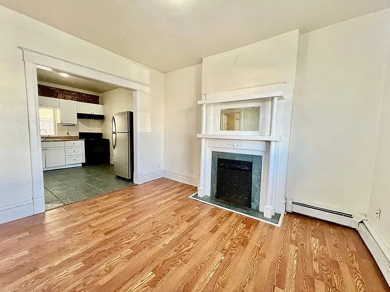1728 E 37th Ave — Photo 4