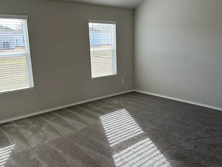 10004 SW 42nd St — Photo 5