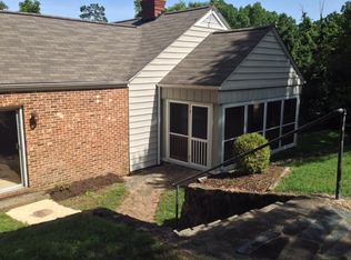 4 Penny Ln, Chapel Hill, NC 27514
