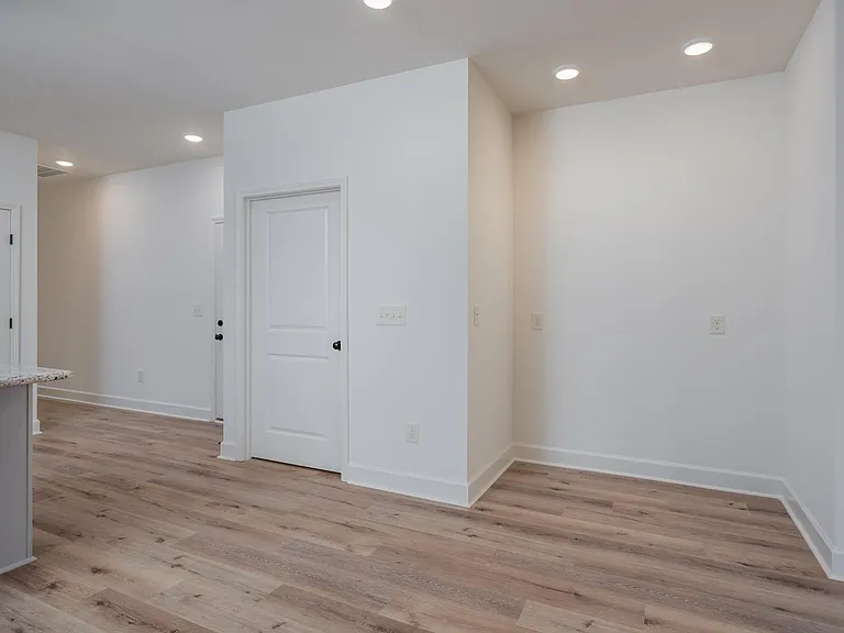 801 Stonebrook Ln — Photo 9