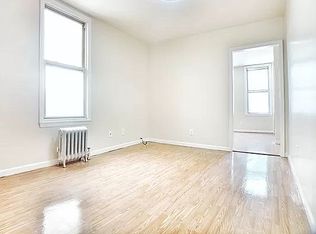 22-72 28th St #2R, Astoria, NY 11105