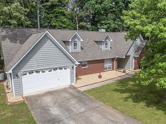 2nd image of 360 Leigh Kay Dr