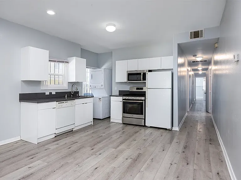 1220 W 27th St — Photo 20