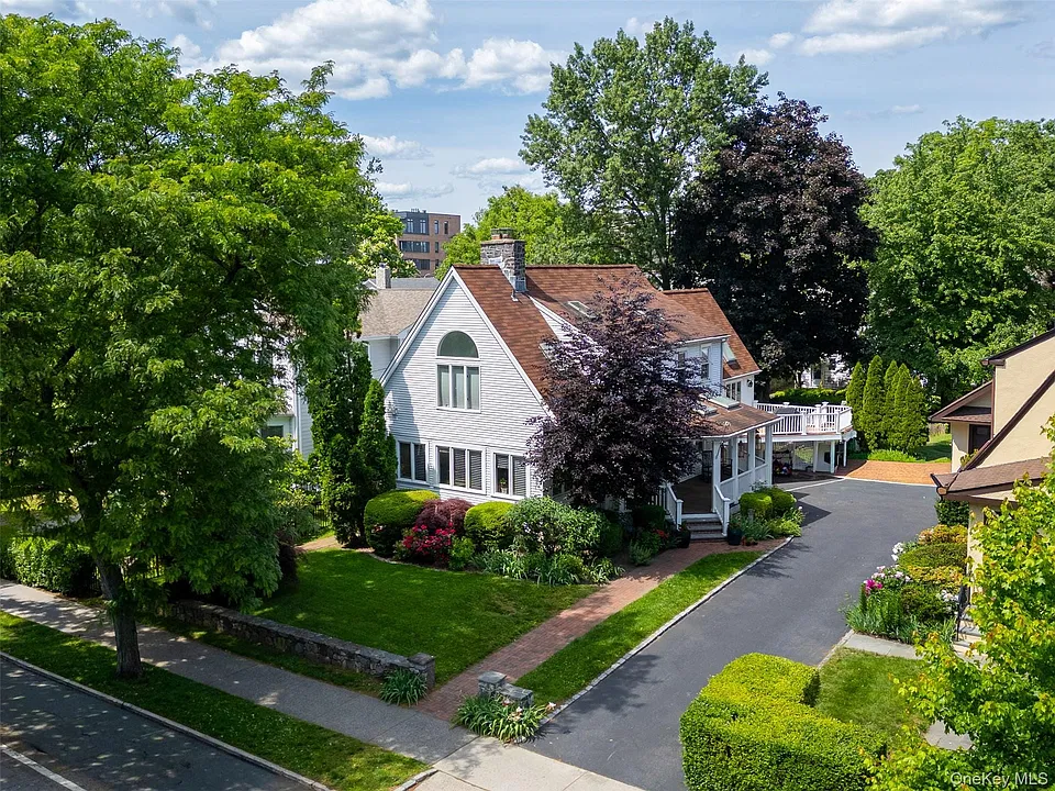 217 Larchmont Ave