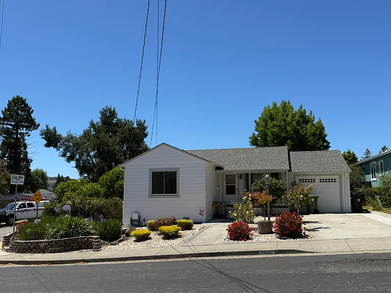 19227 Vaughn Ave — Photo 2