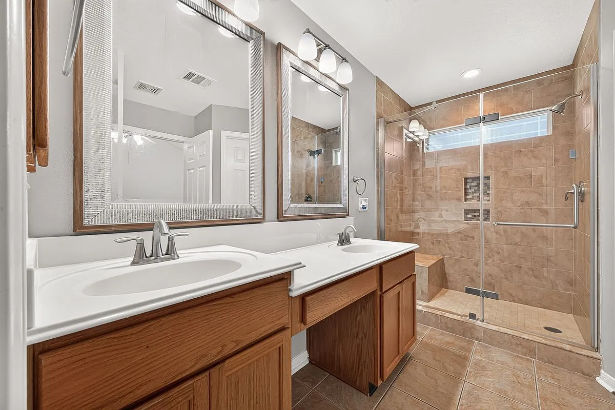 3 bed, 2.0 bath, 1664 sqft, $2,200 — Photo 3