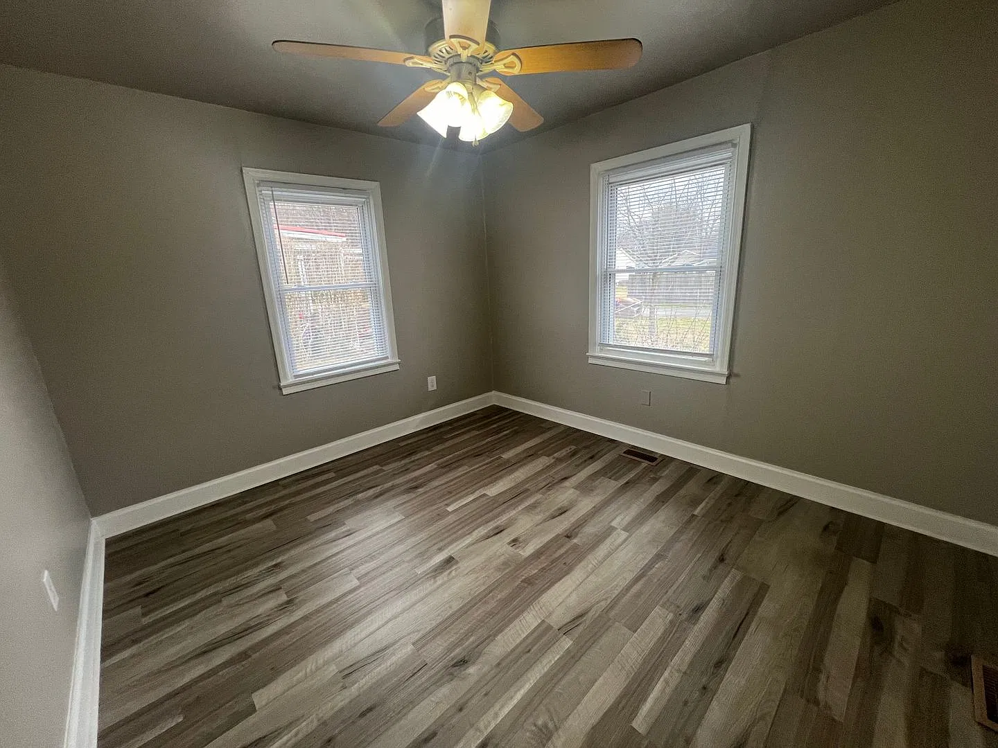Cozy 2 Bedroom and 1 Bath Home — Photo 4