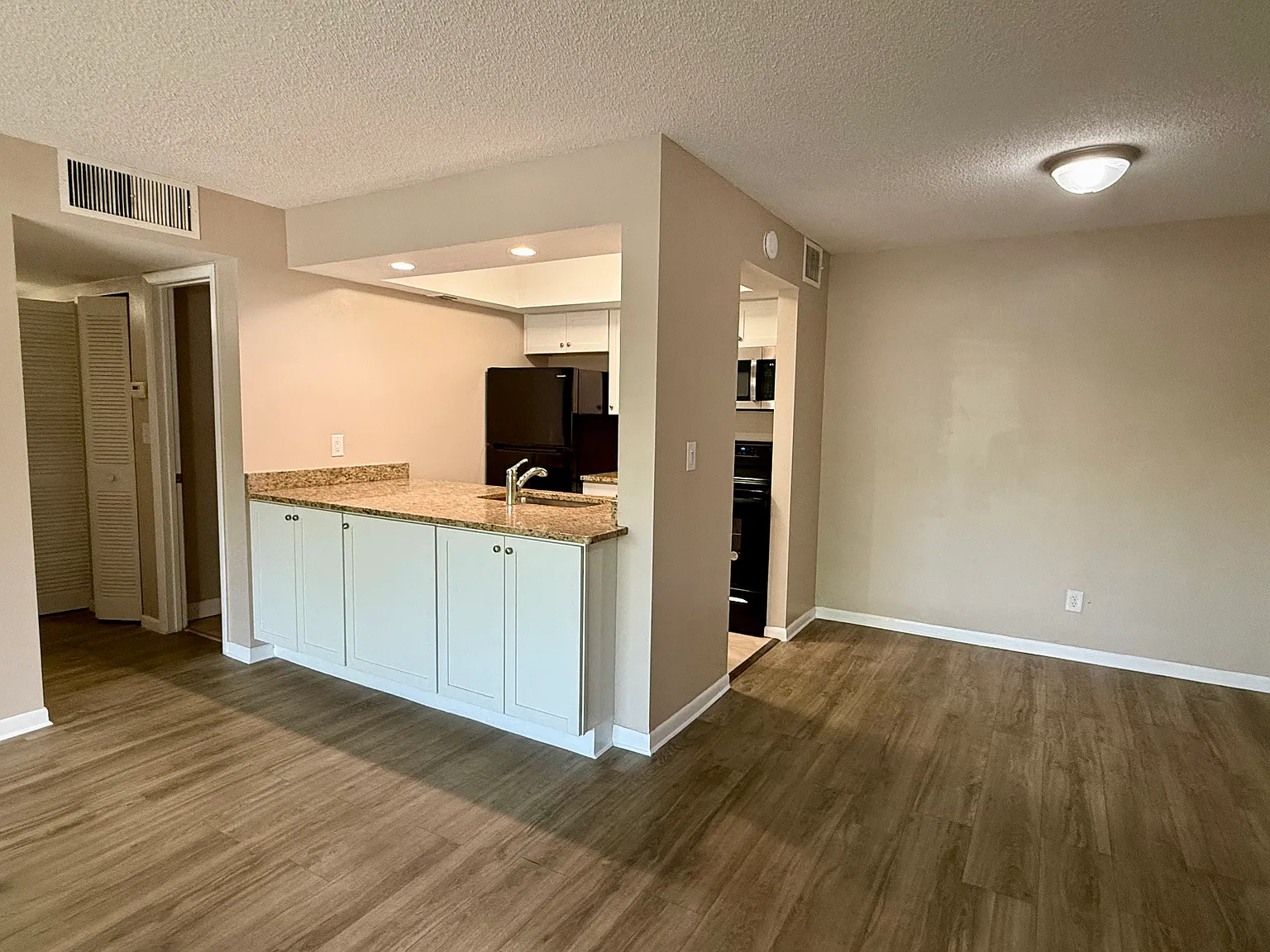 838 NW Fork Rd — Photo 2