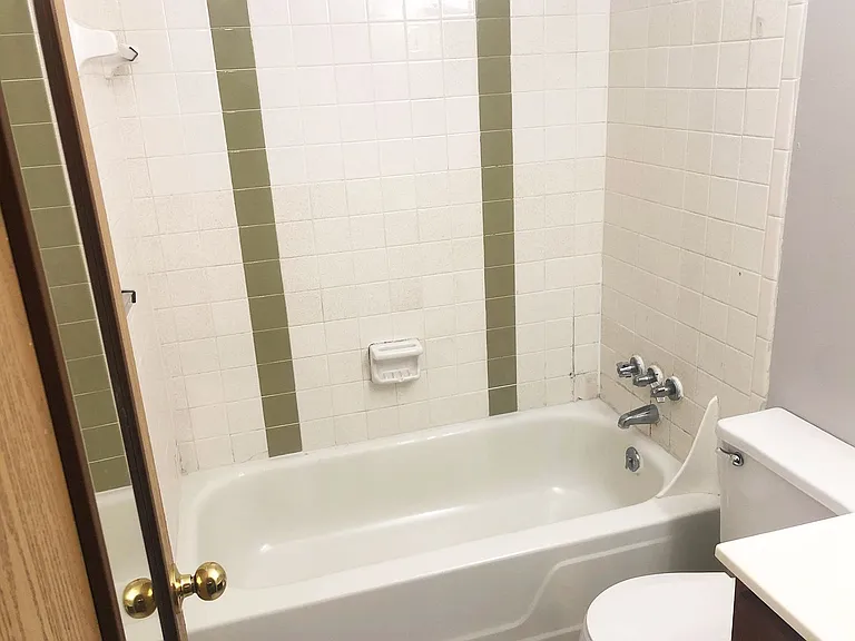 440 Ludlow Ave — Photo 8