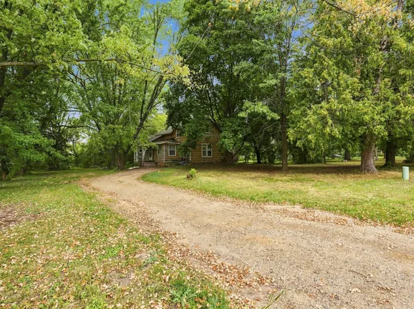 401 S Division St, Roberts, WI 54023