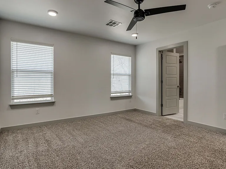 7907 NW 135th Ter — Photo 31