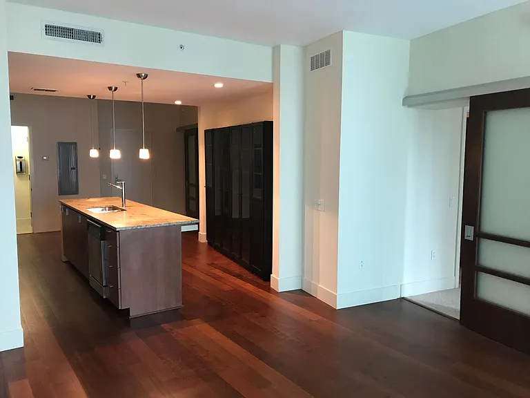 111 N 12th St #1417 — Photo 8