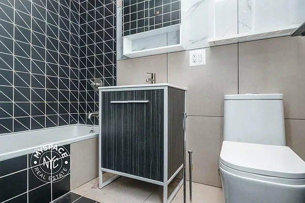 Bathroom, photo 1