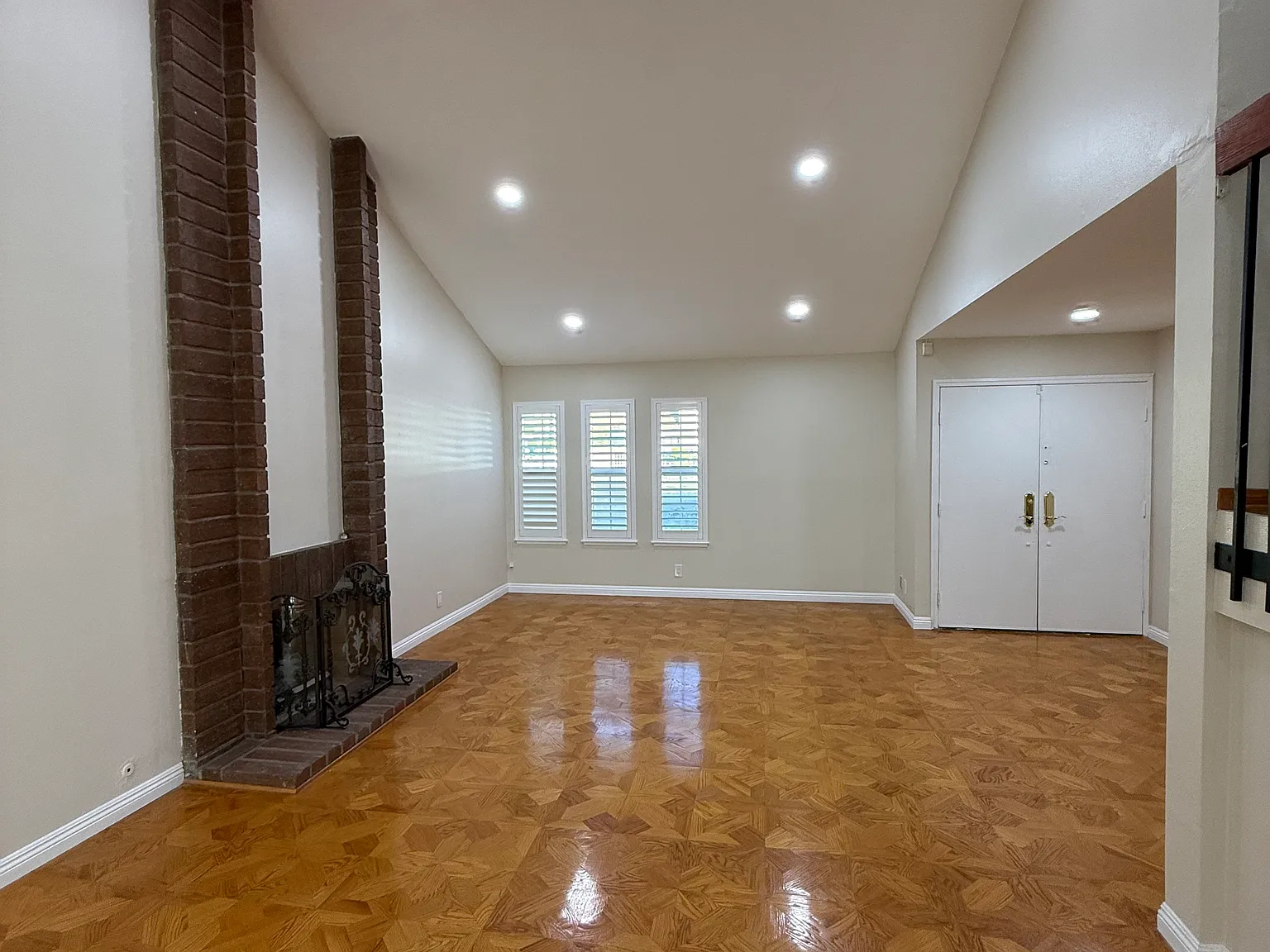 4 bed, 2.5 bath, 2329 sqft, $4,300 — Photo 4