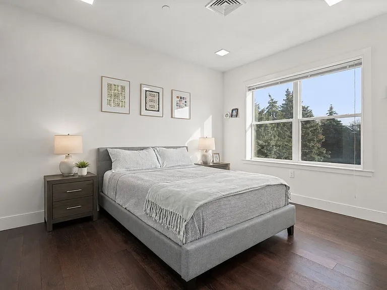 320 Maverick St #303 — Photo 5