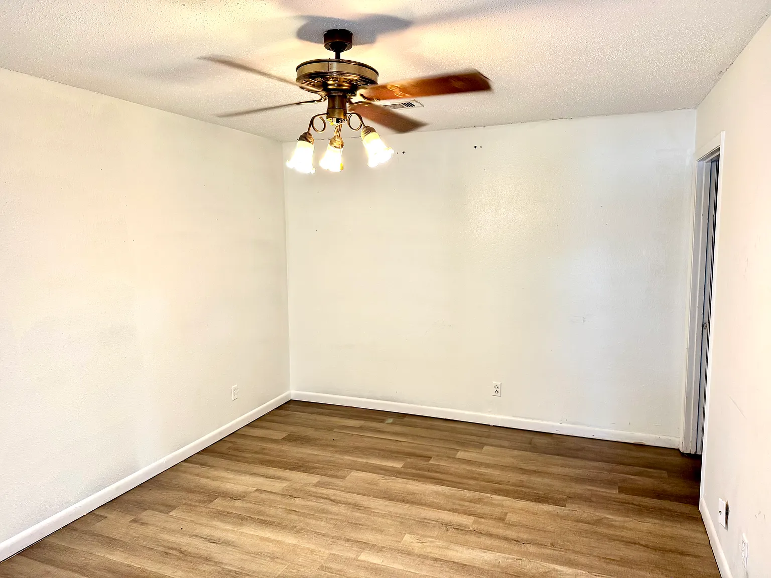 4 bed, 2.5 bath, 1466 sqft, $1,500 — Photo 2