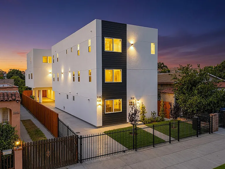 Huge 2, 3 & 4 Bed 2026 Townhomes — Photo 1