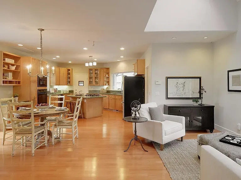 512 Military Way — Photo 3