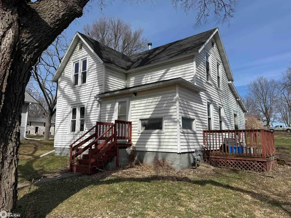 1112 S 9th Pl, Clear Lake, IA 50428