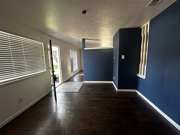 3rd image of 4111 Mehalia Dr