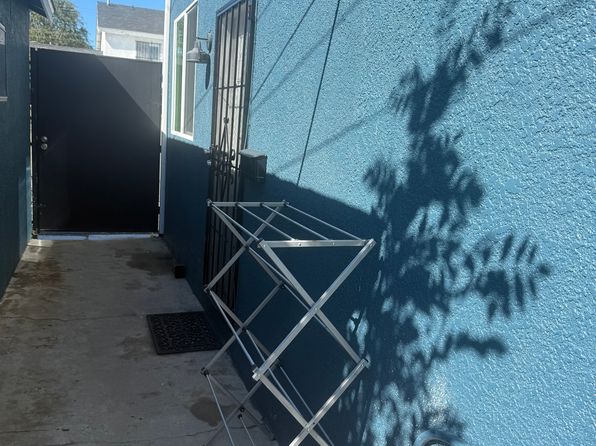 11207 S Van Ness Ave #B