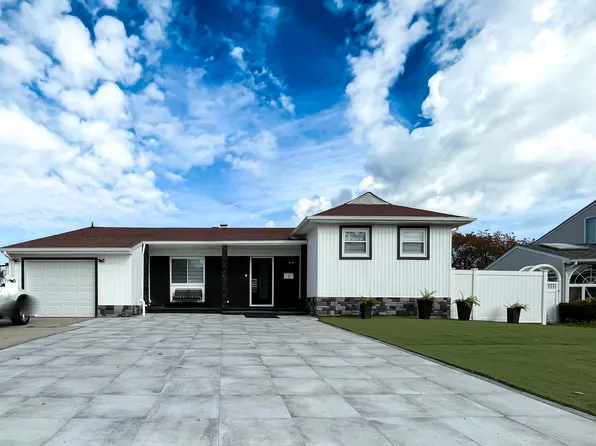 1 Summer Ln, Amityville, NY 11701