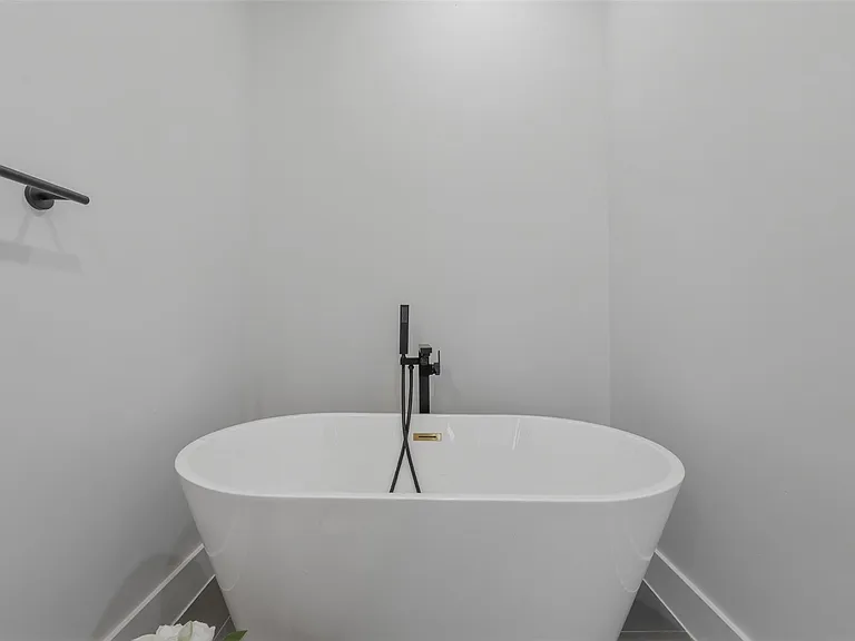 892 Paul Quinn St — Photo 12