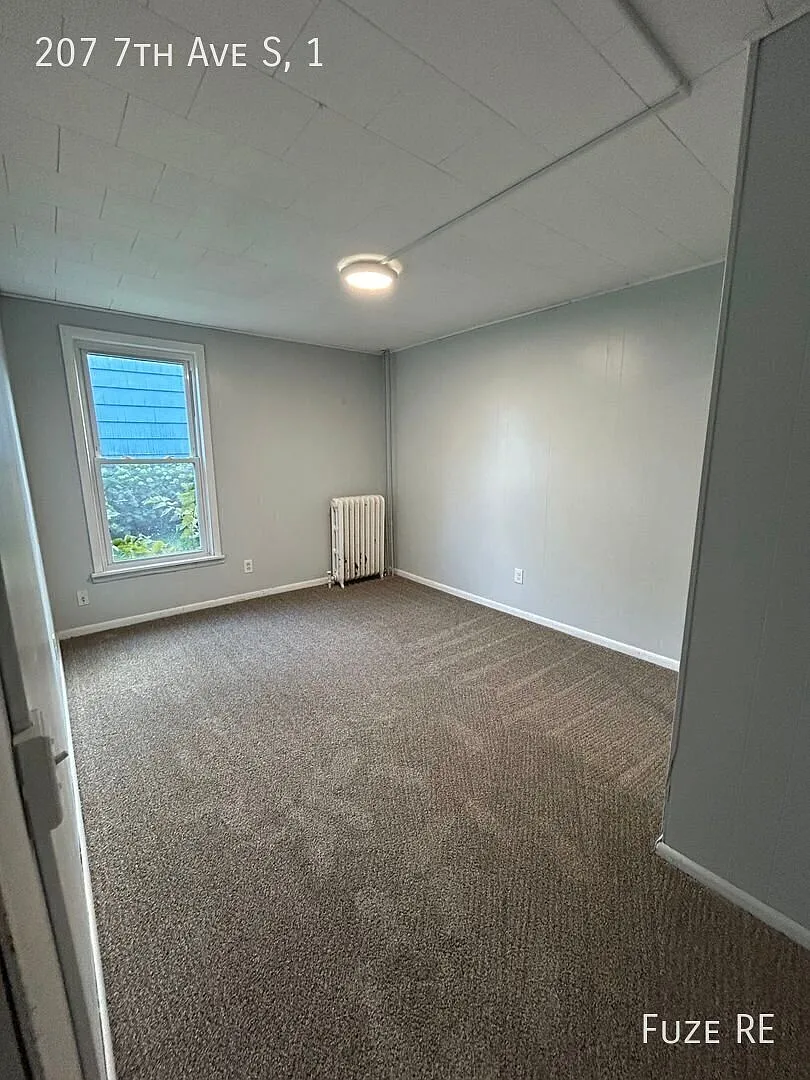 Updated 2-Bed 1-Bath Unit Available Now in Princeton! — Photo 3